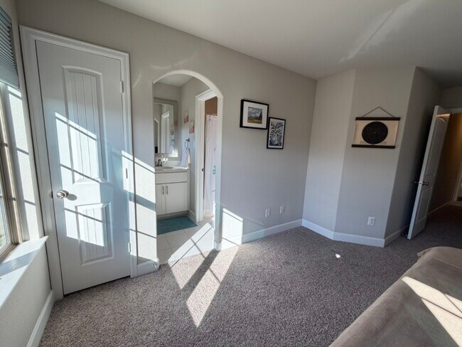 Building Photo - 4610 Center St