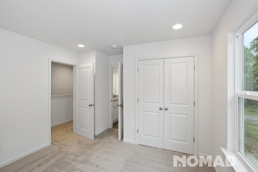 Building Photo - 2113 Gemway Dr