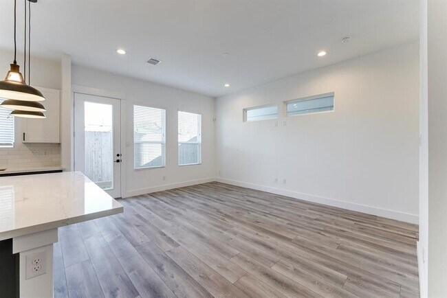 Building Photo - 7712 Johanna Pk Dr