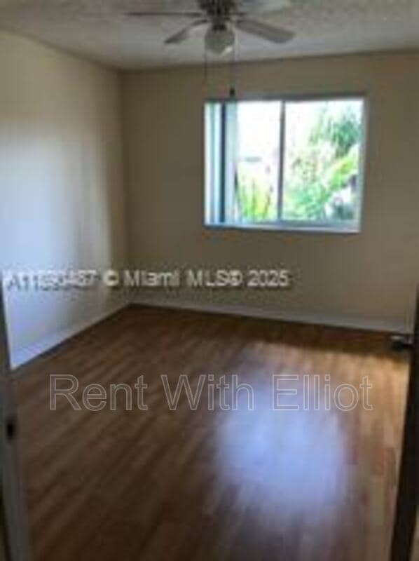 Building Photo - 470 S Park Rd