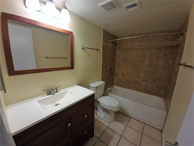 Building Photo - AFFORDABLE UNIT IN TEMPE!