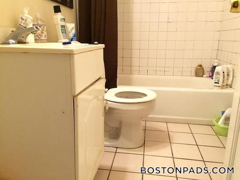 Building Photo - 1209 Boylston St