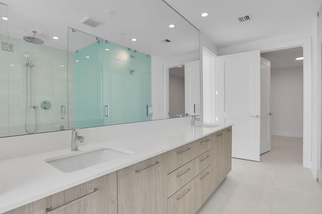 Building Photo - 153 N Seabreeze Blvd