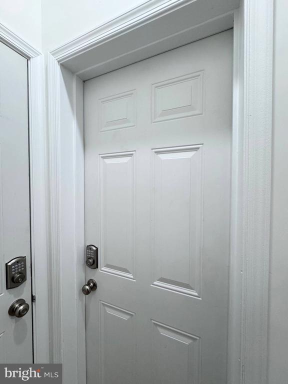 Building Photo - 319 E Lehigh Ave