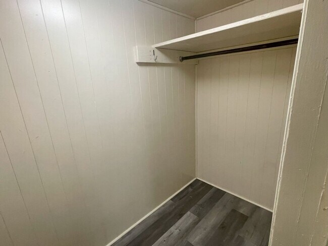 Building Photo - Quaint Sparks Studio