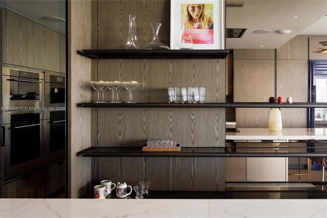 Building Photo - 1000 South Pointe Dr