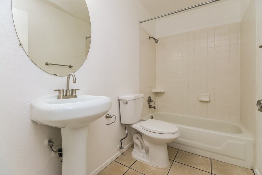 Building Photo - 773 E Kesler Ln