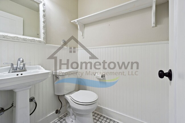Building Photo - 4 Bedroom 4 Bathroom Home with Attached 2-...
