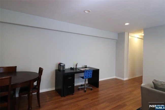 Building Photo - 3071 Edwin Ave