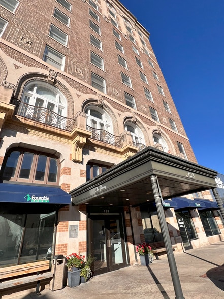 Building Photo - 123 N Locust St