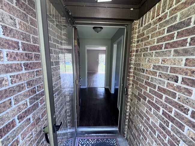Building Photo - 215 Berkshire Cir