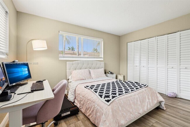 Building Photo - 14500 SW 88th Ave