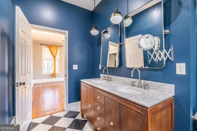 Building Photo - 692 Myrtle St NE