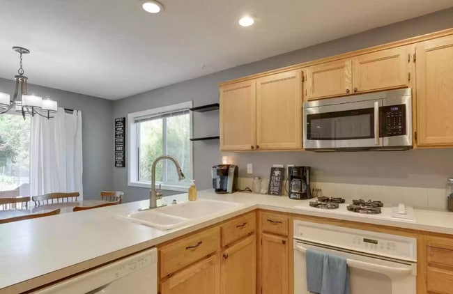 Building Photo - Lovely 3 bedroom Home in Pioneer Place!