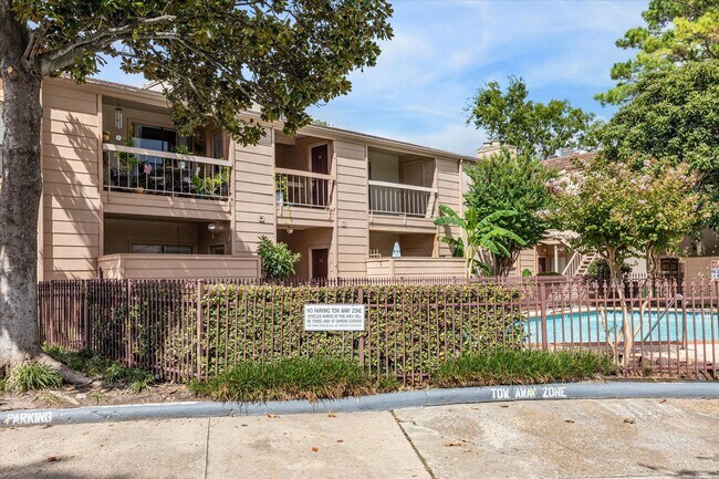 Building Photo - 2125 Augusta Dr