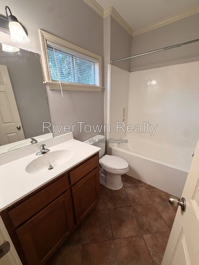 Building Photo - 641 Gookin Pl