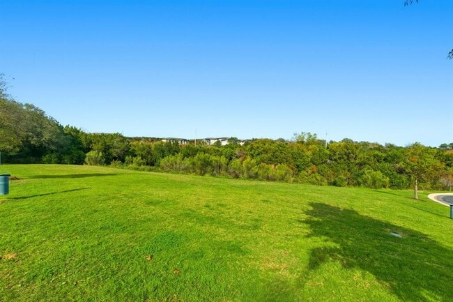 Building Photo - 516 E Slaughter Ln