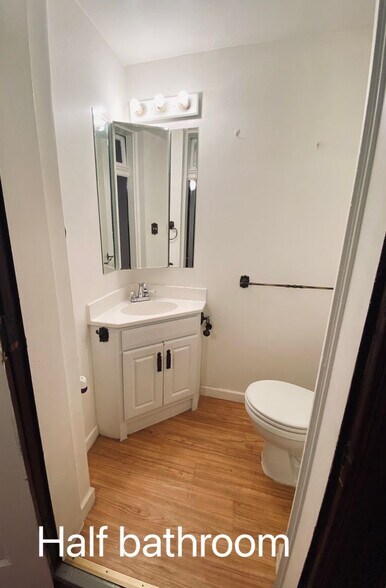 Building Photo - 1315 N George St