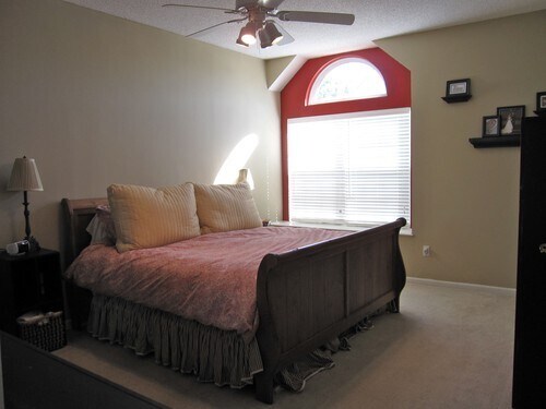Building Photo - {12532} Immaculate Split-Level Home + Fenc...
