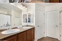 Building Photo - 942 S Deerfield Ln