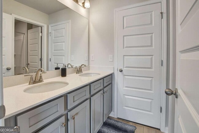 Building Photo - 297 Delta Dr