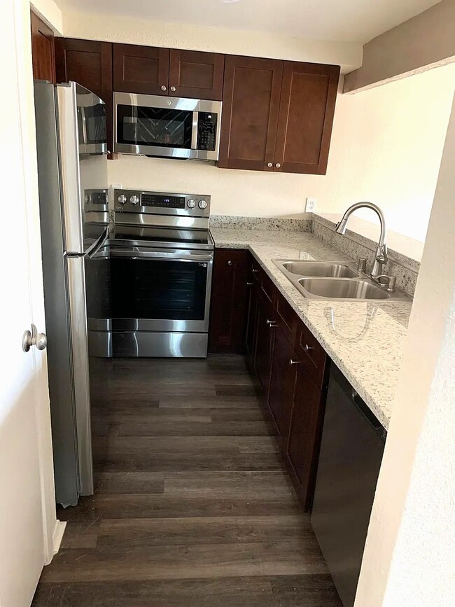 Building Photo - 12121 Bob White Dr