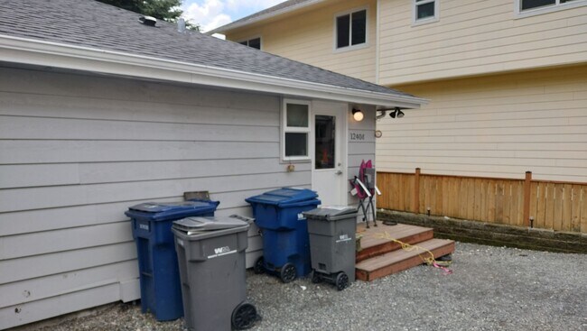 Building Photo - Harvey Development Duplex