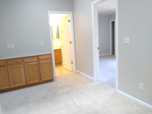 Building Photo - Fabulous Townhome Near Cherry Creek State ...