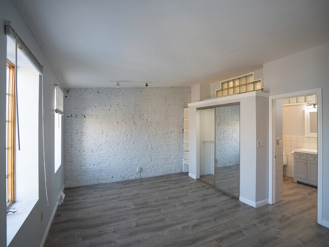 Building Photo - 335 Hudson Ave