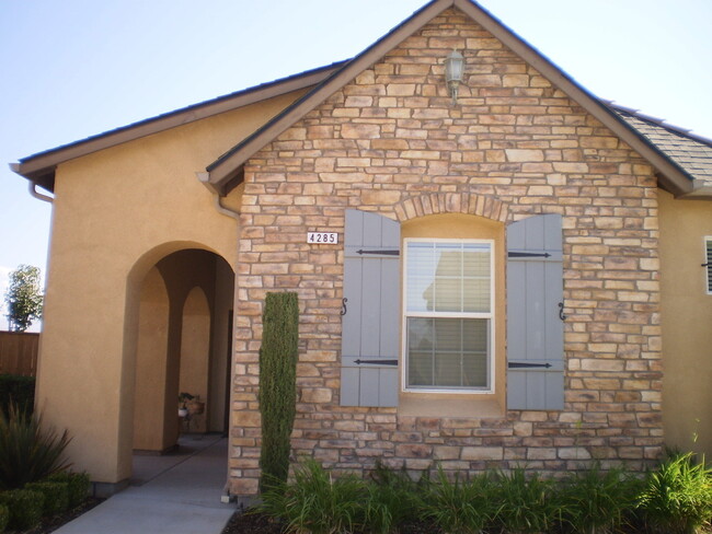 Building Photo - Great Harlan Ranch Home! Don't miss out!