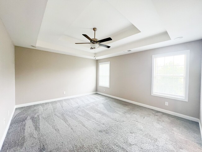 Building Photo - 5 Bedroom 2 1/2 Bathroom Home