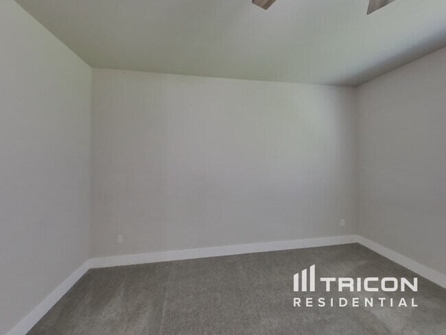 Building Photo - 5144 Victory Dr SW