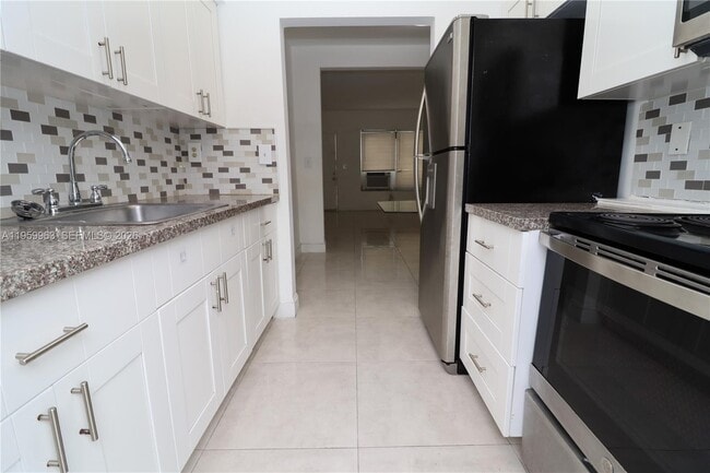 Building Photo - 820 85th St