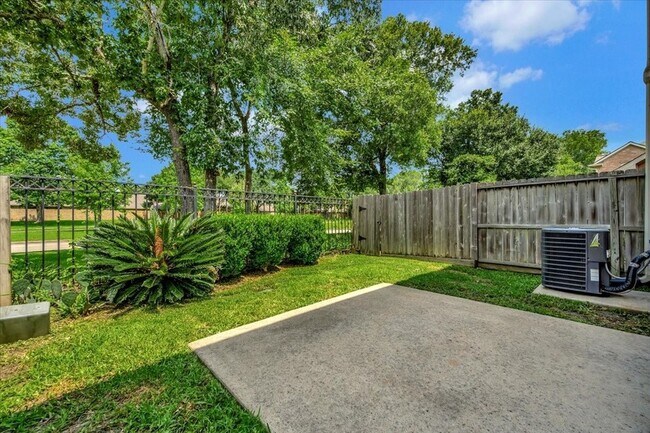 Building Photo - 12430 Timber Hollow