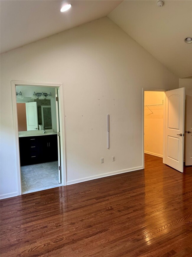 Building Photo - 127 Meadow View Dr