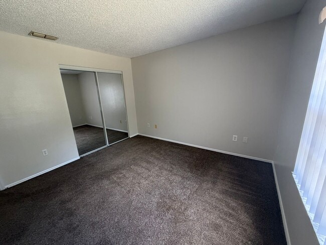 Building Photo - 3/2 Home Newly Updated Silver Springs Shores South