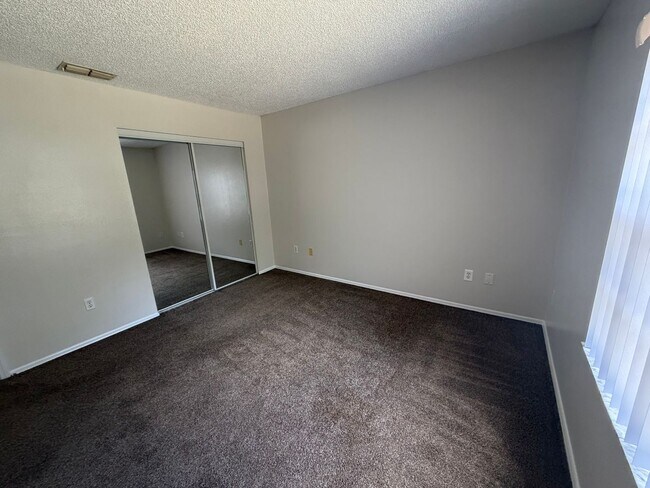 Building Photo - 73 Olive Dr