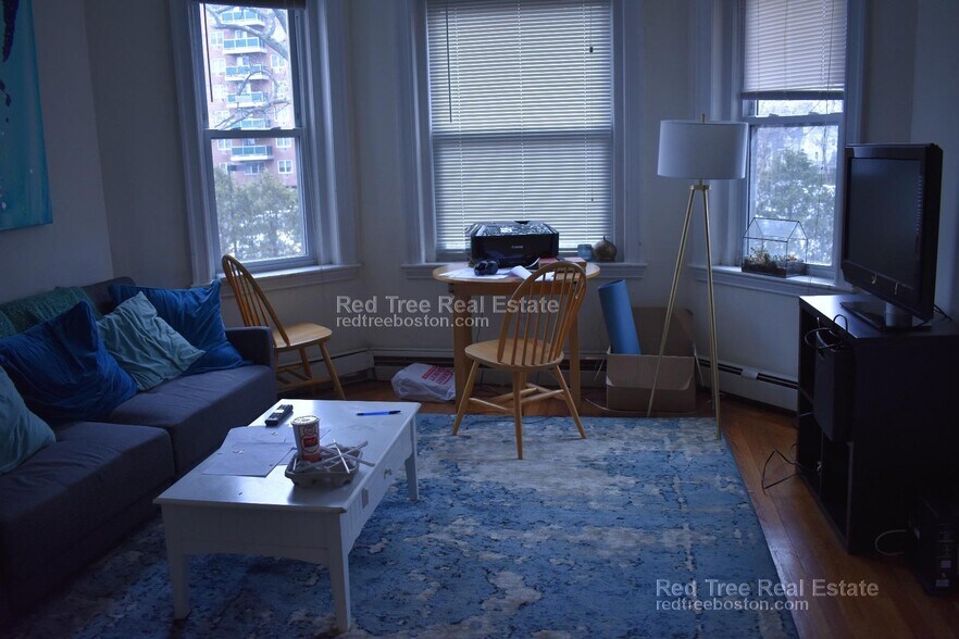 Building Photo - 73 Thatcher St