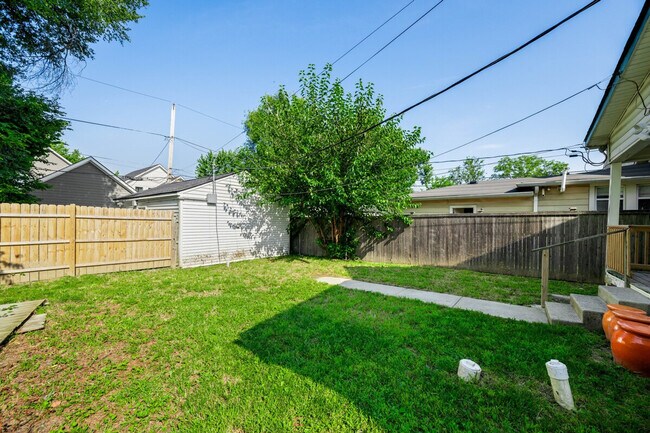 Building Photo - 906 Villa Ave