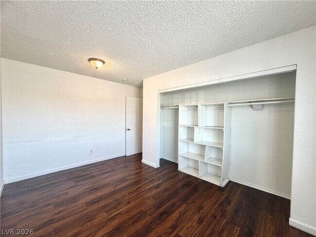 Building Photo - 3427 E Cheyenne Ave