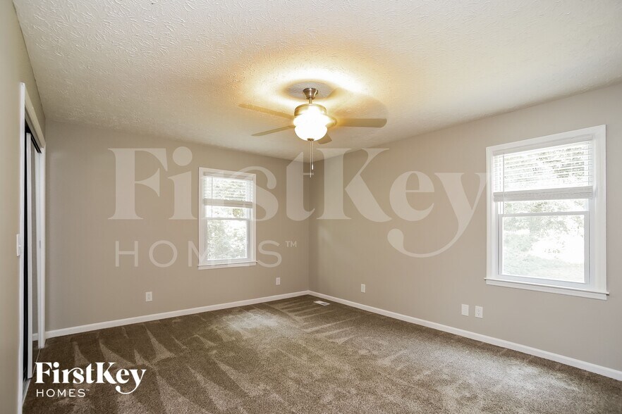 Building Photo - 127 McWhirter Pl