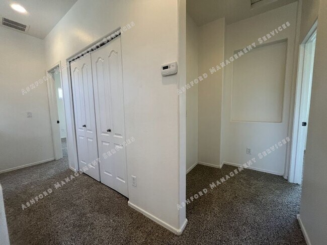 Building Photo - BEAUTIFUL 3 BEDROOM 2 BATHROOM HOME IN GLE...