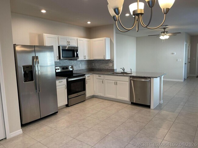 Building Photo - 3368 N Park Dr