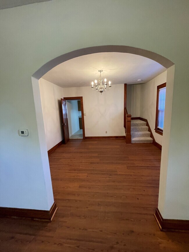 Spacious Dining Room - 1343 Northwest Blvd