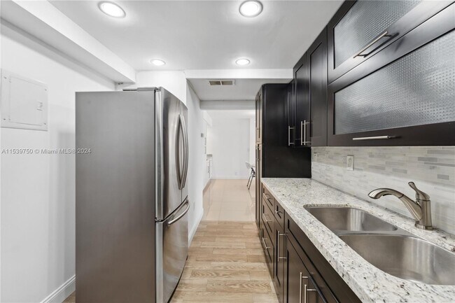 Building Photo - 9511 Collins Ave
