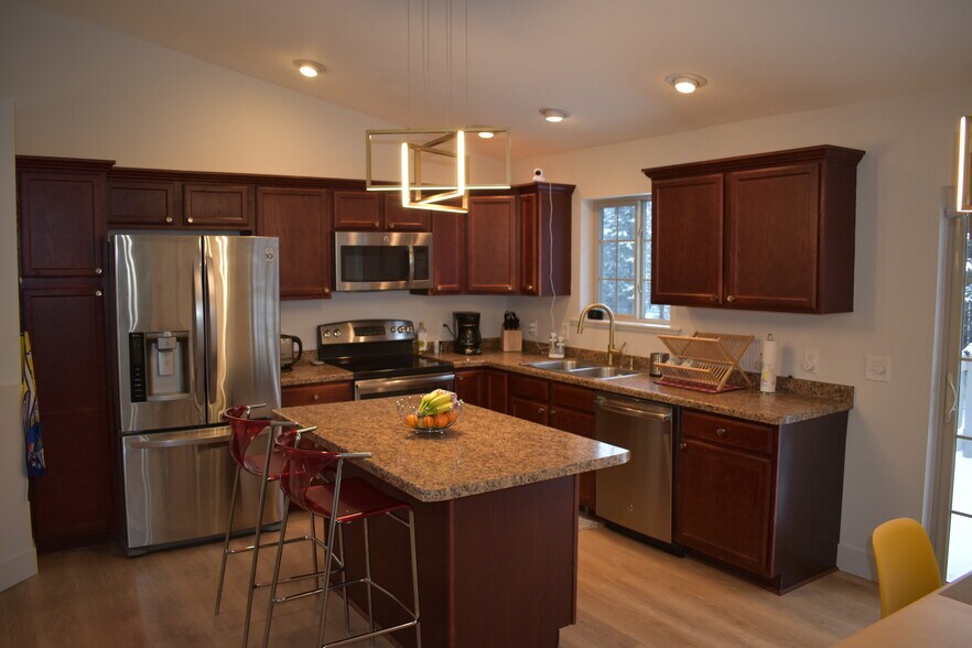 Building Photo - 6587 Rolling Hills Dr