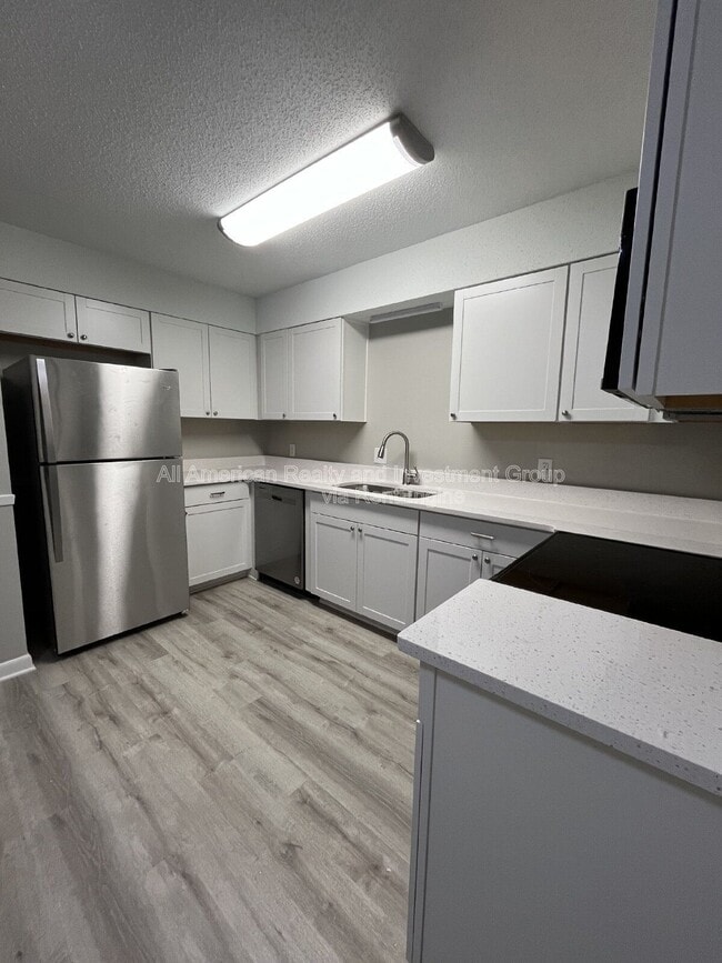 Building Photo - 36 5th Ave