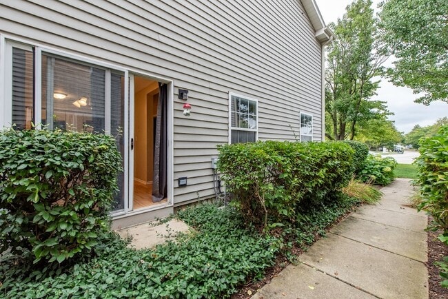 Building Photo - 1169 Orleans Dr