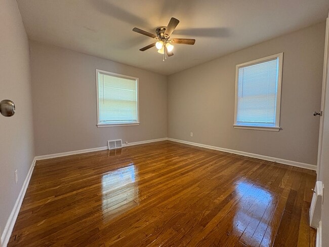 Building Photo - Completely Renovated 3 Bed - 2 Full Bath Cape Cod for Rent!