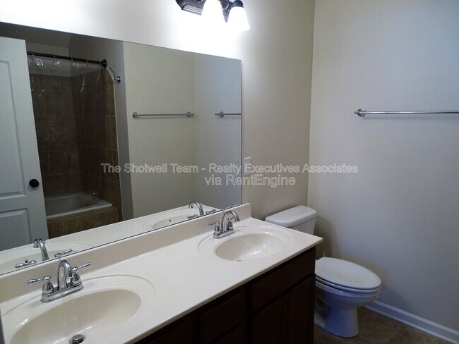 Building Photo - 308 Java Way